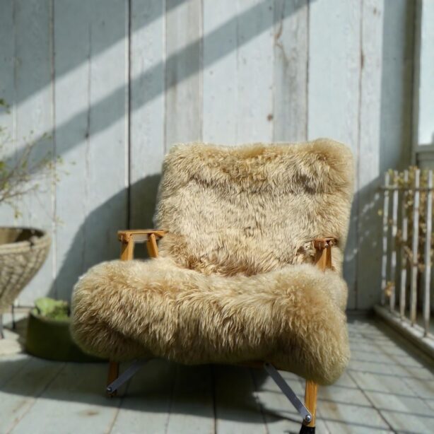 リアルファー（羊）BEIGEチェアカバー※Kermit Chair（カーミットチェア）規格