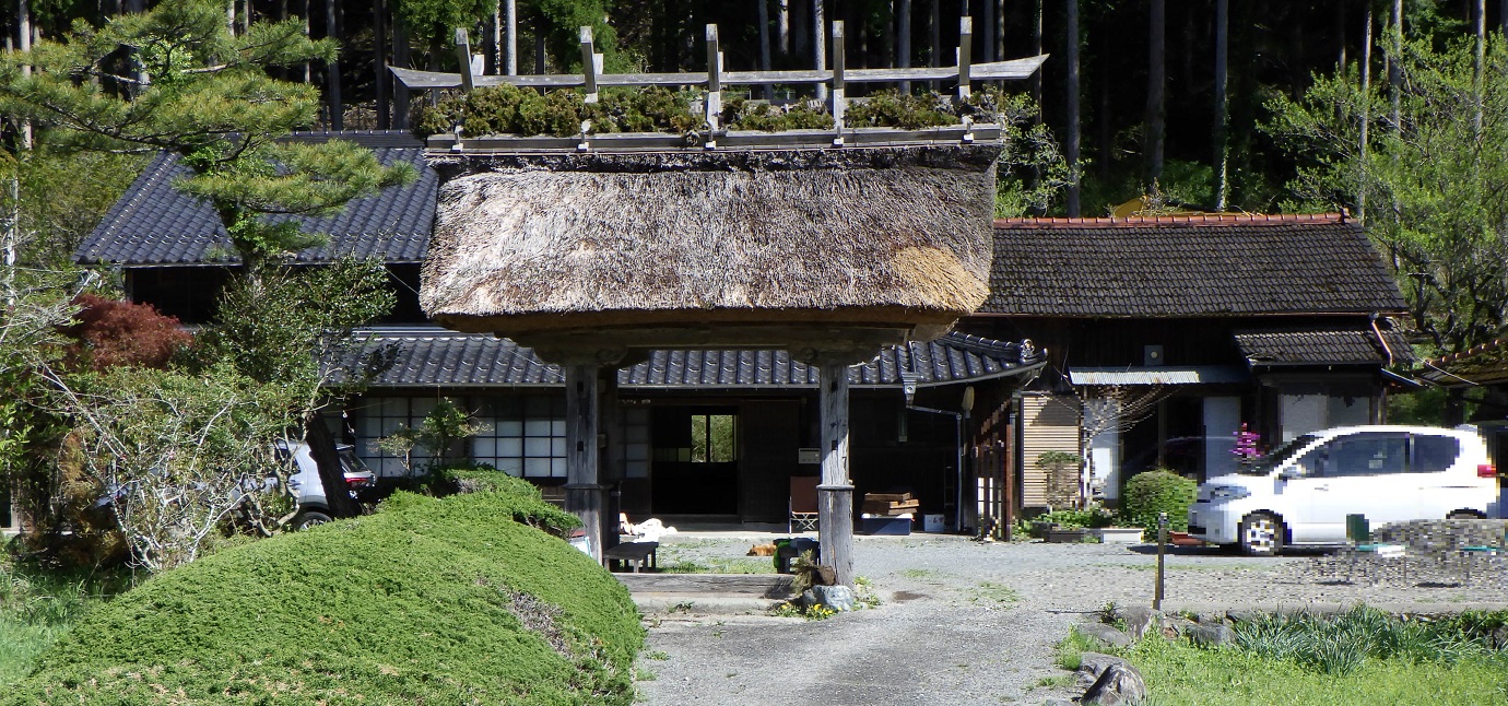 竹川家の門