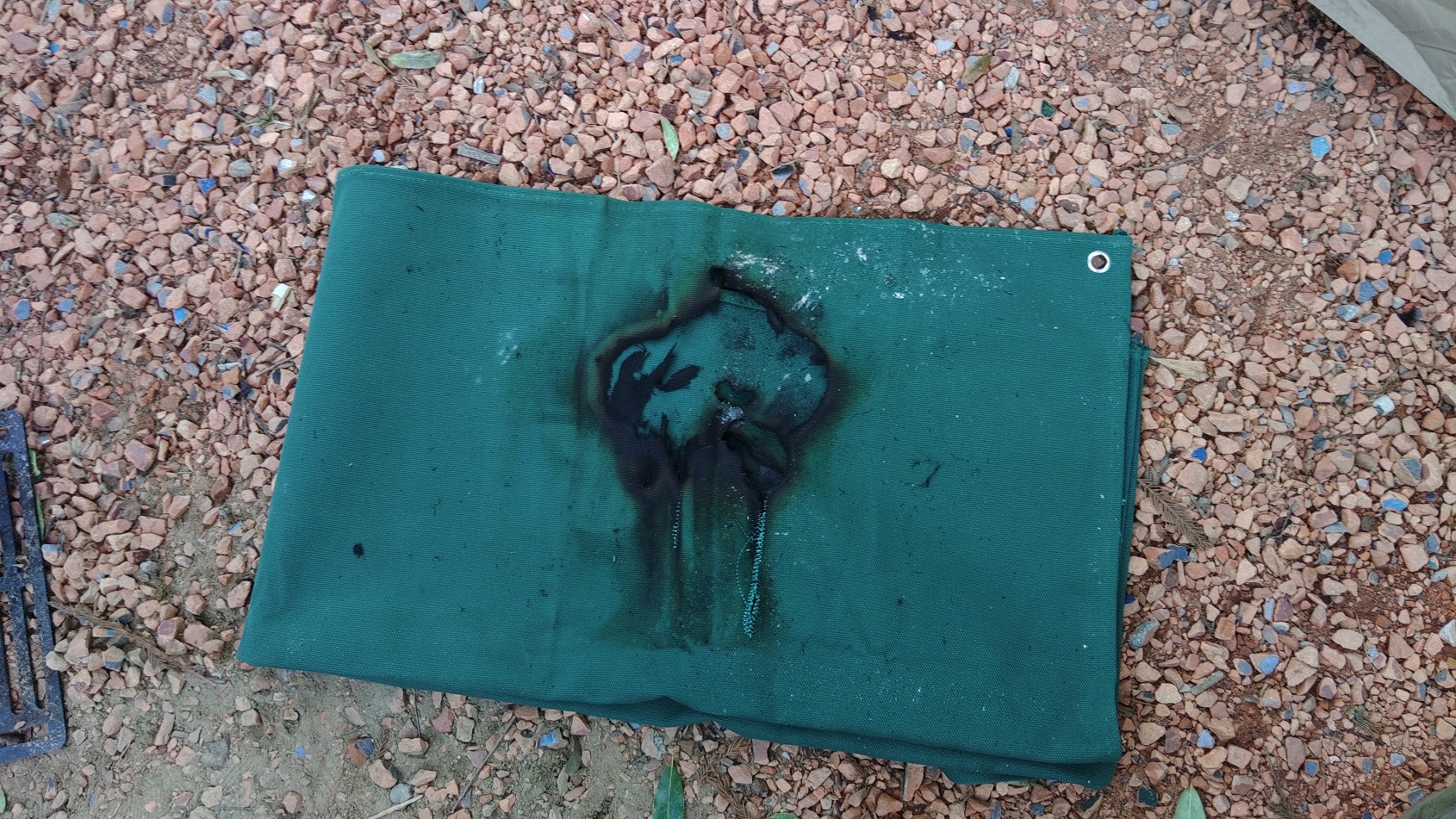 焚き火シート穴