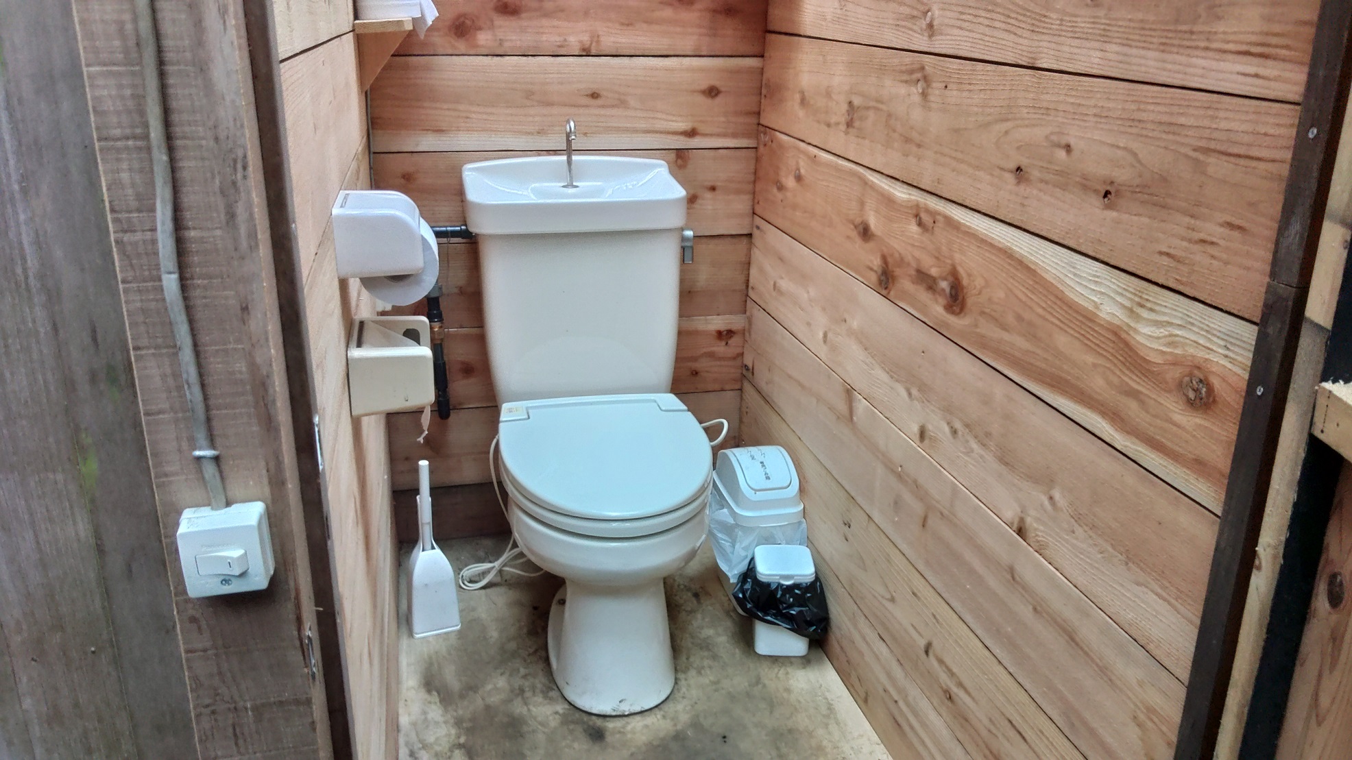 長田山荘キャンプ場　トイレ